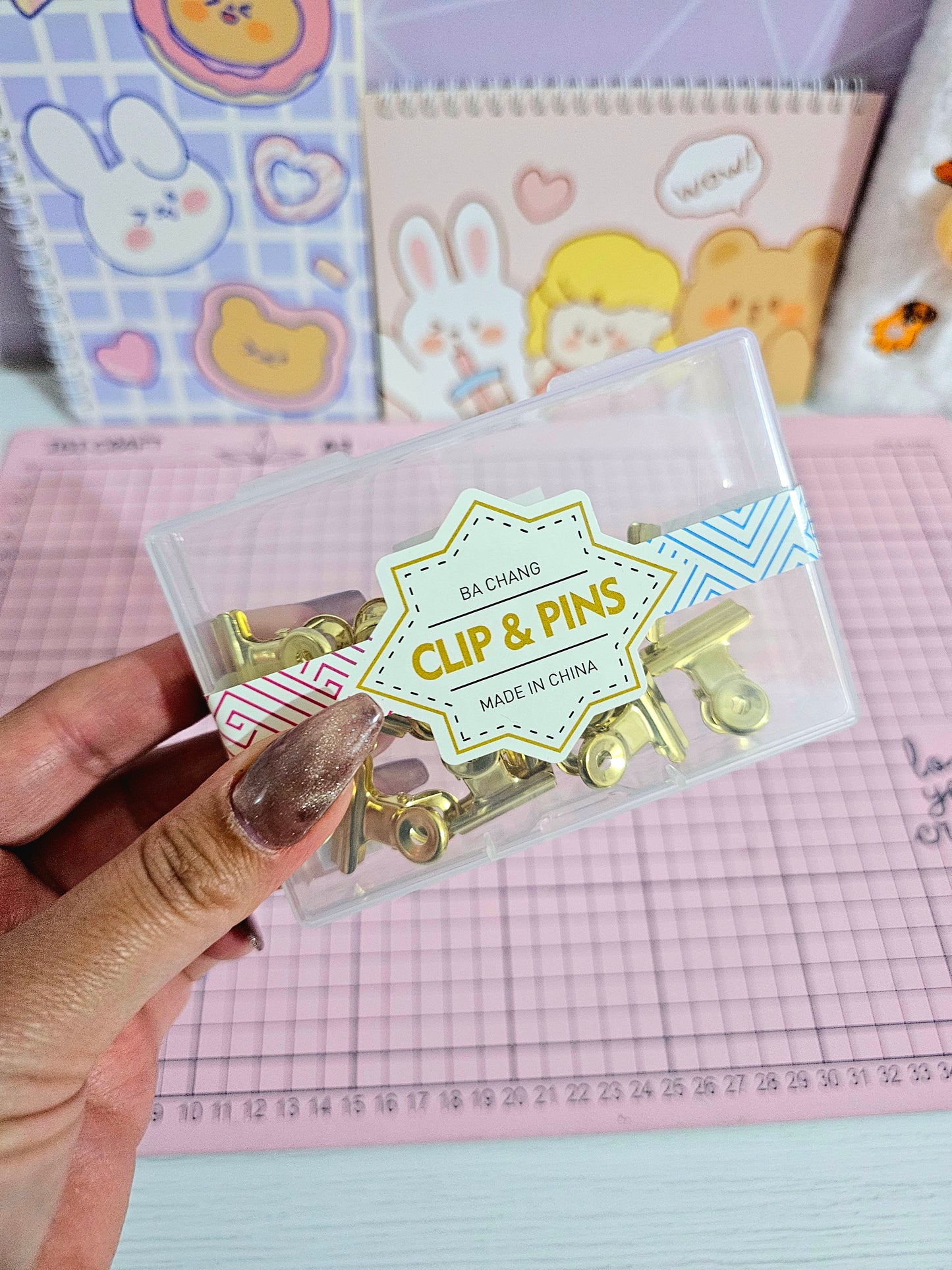 Clips dorados para carpeta