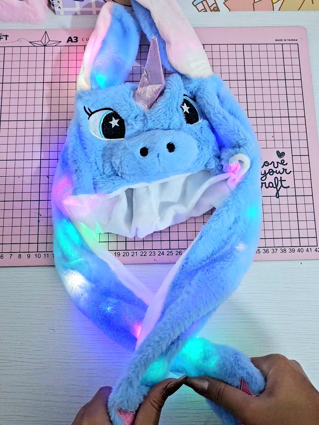 Gorro con luz y movimiento para niños